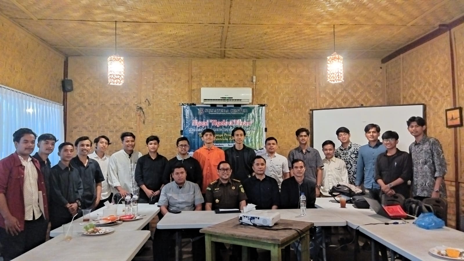 Sumatera Center Bersama Kejati Riau Gelar ‘Ngopi’ Bareng Mahasiswa Pekanbaru